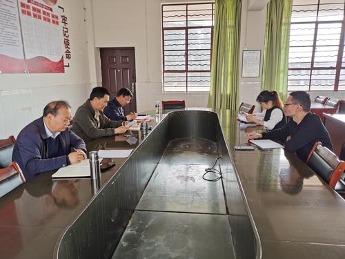 嵩明党校工作信息(嵩明县委党校理论中心组开展集中学习活动）11.docx