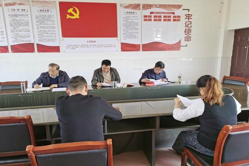 嵩明党校工作信息(嵩明县委党校理论中心组开展集中学习活动）12.docx